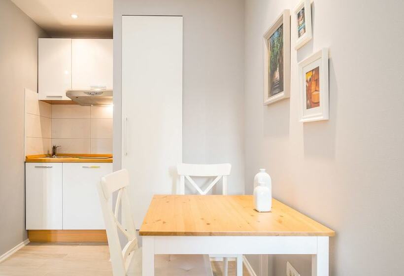 디럭스 스튜디오, Serenity Split Apartments