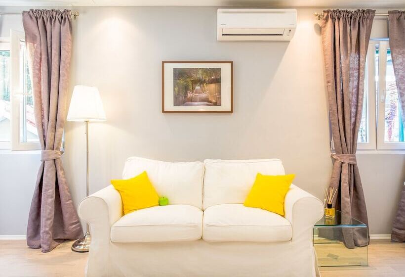 디럭스 스튜디오, Serenity Split Apartments