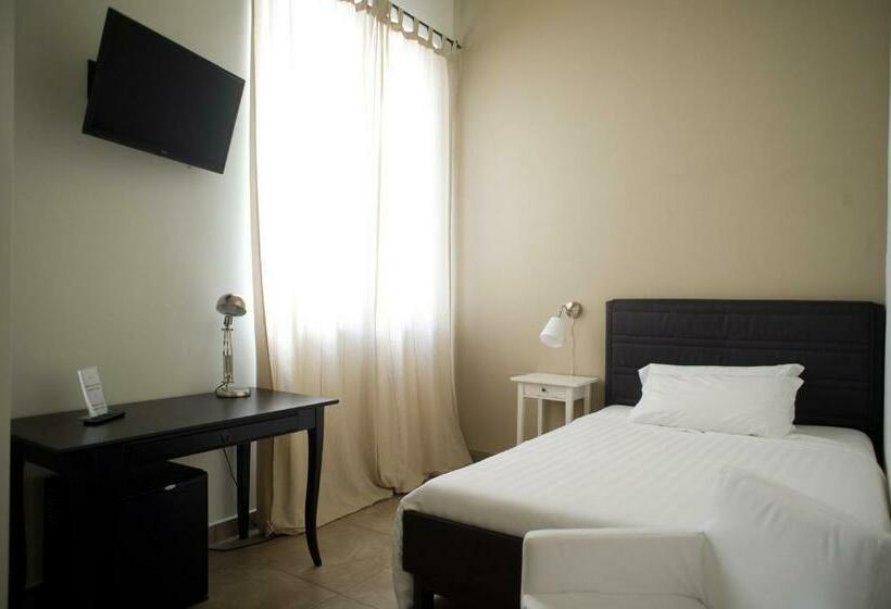اتاق استاندارد یک نفره, B&b Suite Paciotti