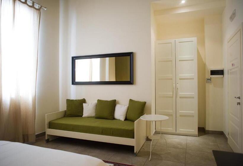 اتاق استاندارد سه نفره, B&b Suite Paciotti