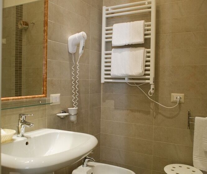 اتاق استاندارد سه نفره, B&b Suite Paciotti