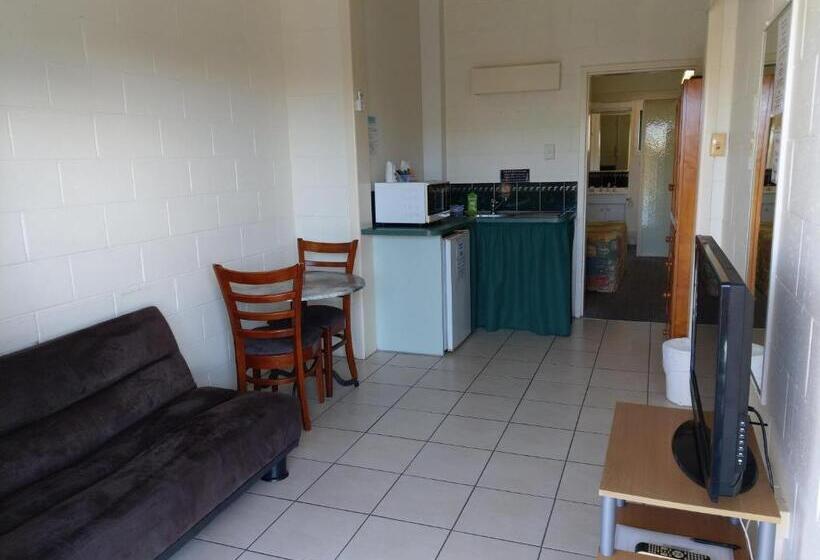 استودیوی استاندارد, Harbour Lodge Motel