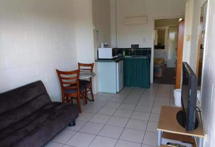 استودیوی استاندارد, Harbour Lodge Motel