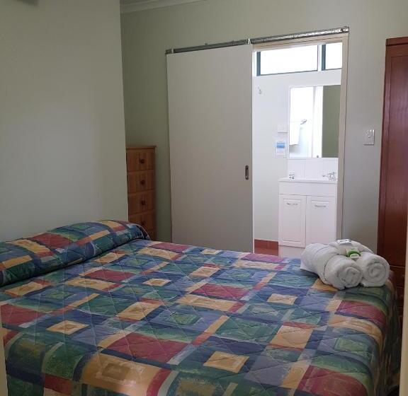 스탠다드 스튜디오, Harbour Lodge Motel