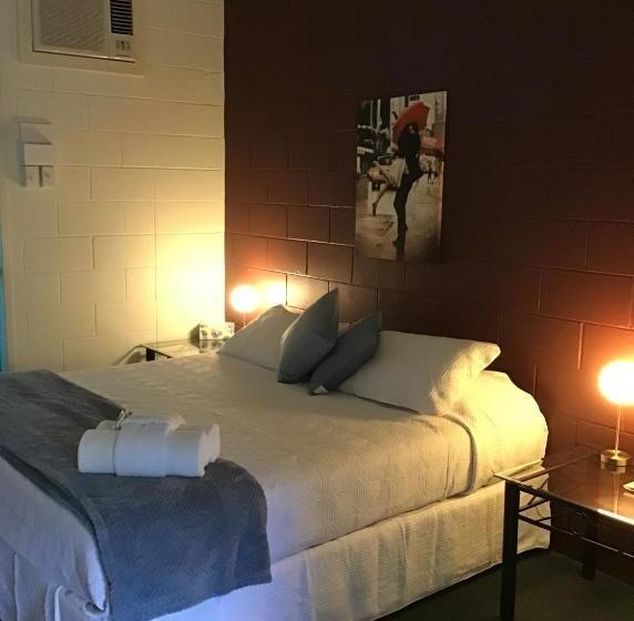 استودیوی استاندارد, Harbour Lodge Motel