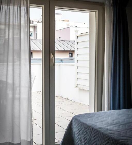 Трехместный Номер Классика, Doria