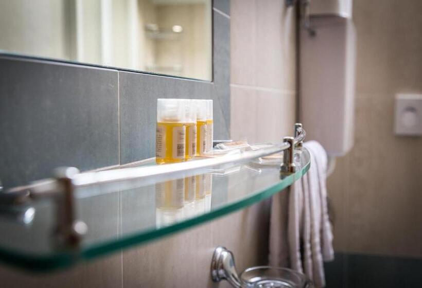 Трежместный Номер Economy, Doria