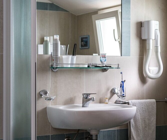 Трехместный Номер Классика, Doria