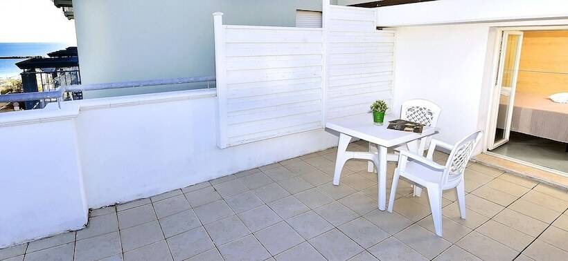 Классический Номер Вид на Море, Doria