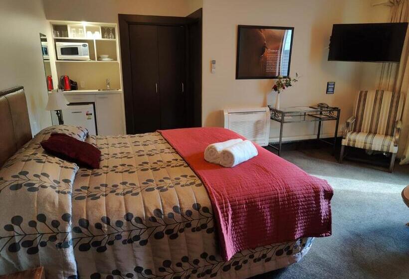 سوئیت با تخت بزرگ, Gateway Motor Inn