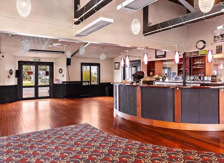 سوییت, Gateway Motor Inn