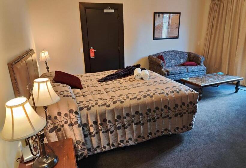 سوئیت با تخت بزرگ, Gateway Motor Inn