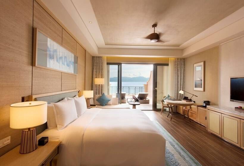 Номер Executive, Hilton Yuxi Fuxian Lake
