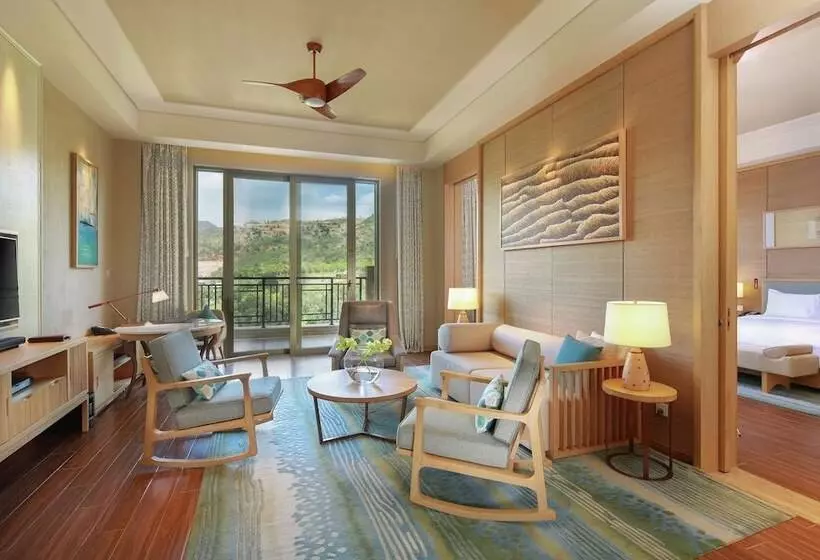 ダブルベッドスタンダードルーム, Hilton Yuxi Fuxian Lake