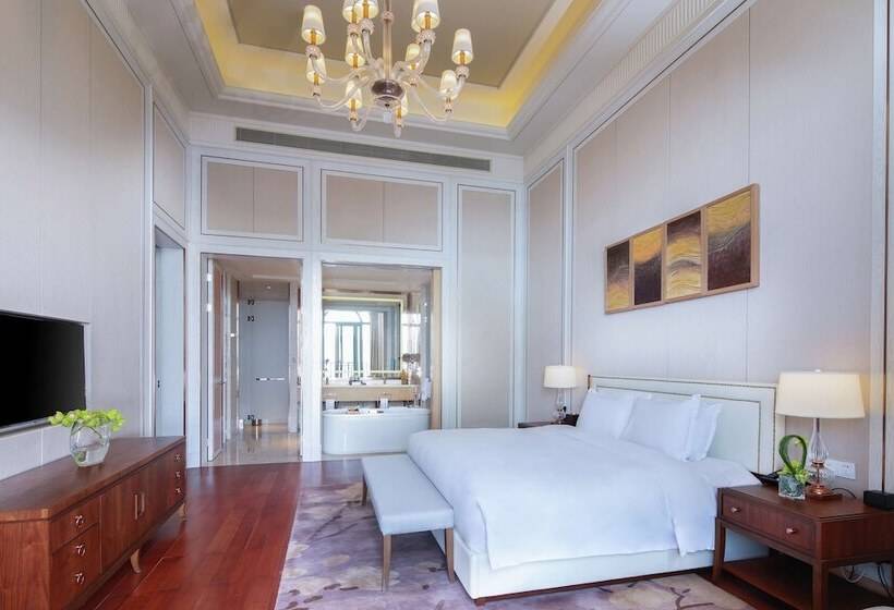 جناح بريميوم, Hilton Yuxi Fuxian Lake