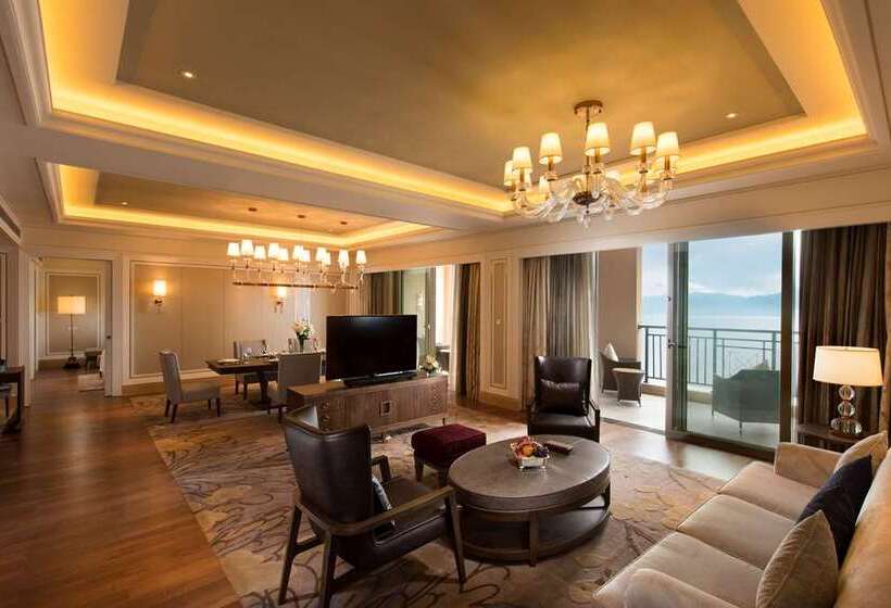 Номер Deluxe, Hilton Yuxi Fuxian Lake