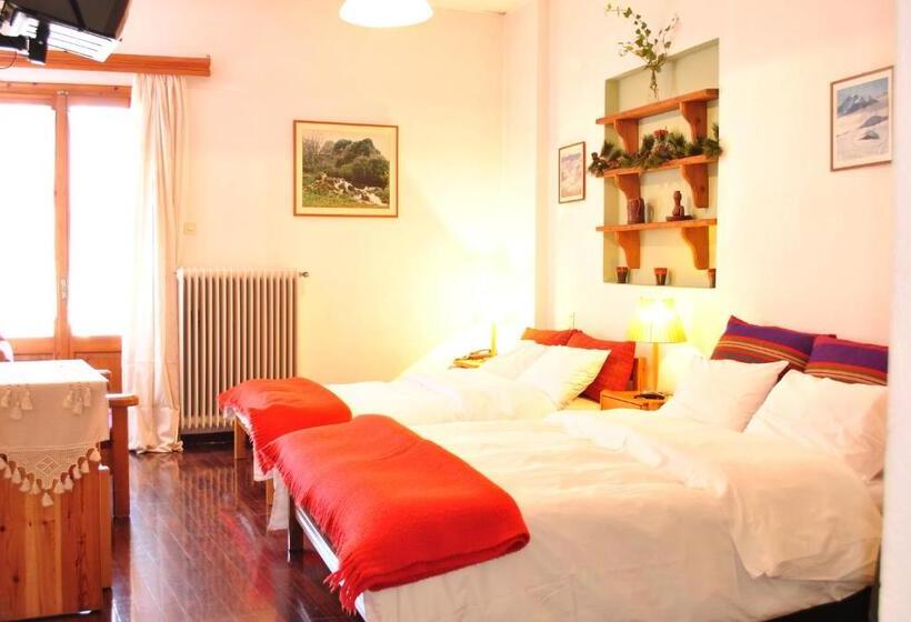 带山景的高级间, To Balkoni Tis Agorianis