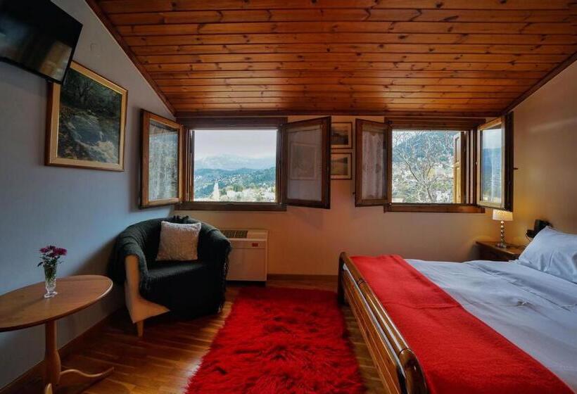 带山景的高级间, To Balkoni Tis Agorianis