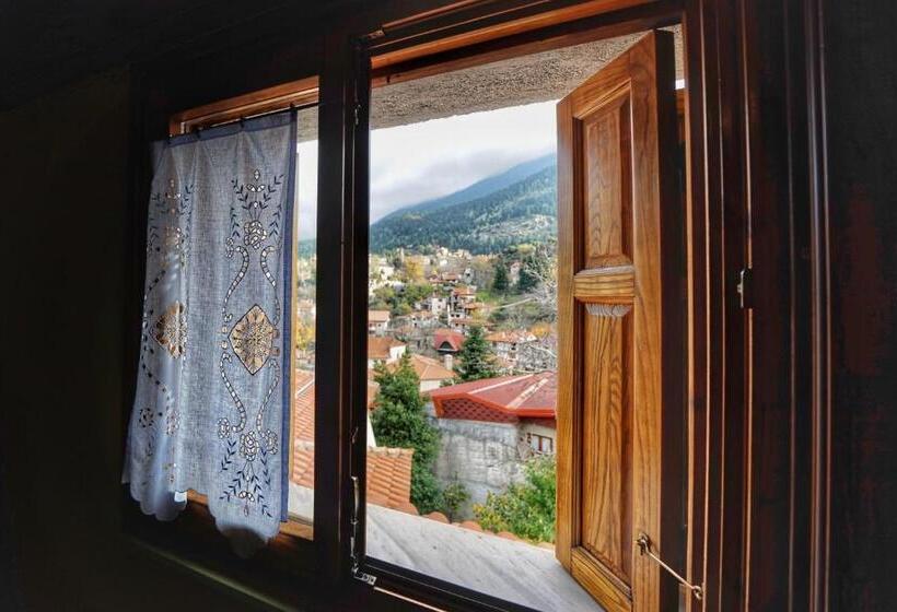 山景套房, To Balkoni Tis Agorianis