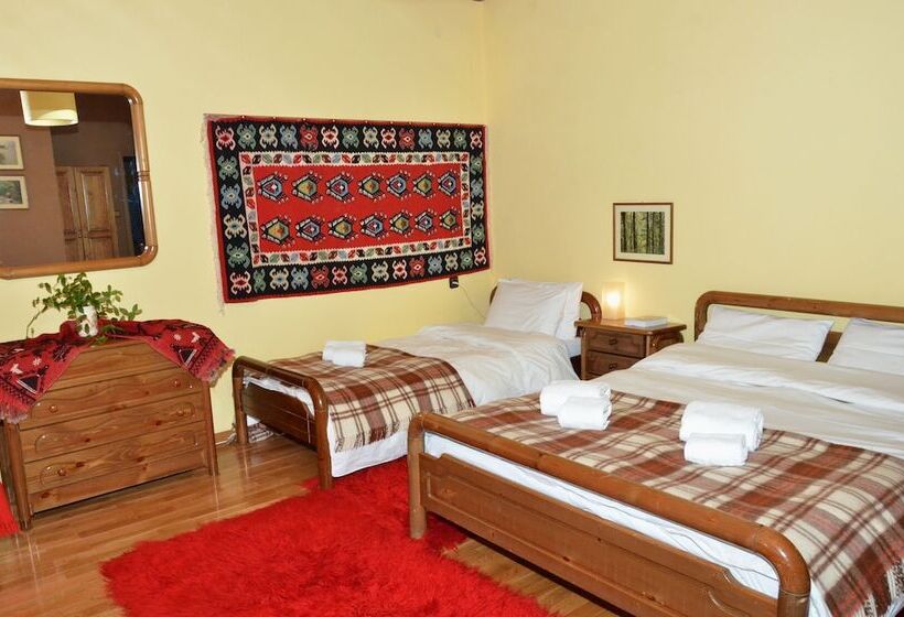 家庭套房, To Balkoni Tis Agorianis