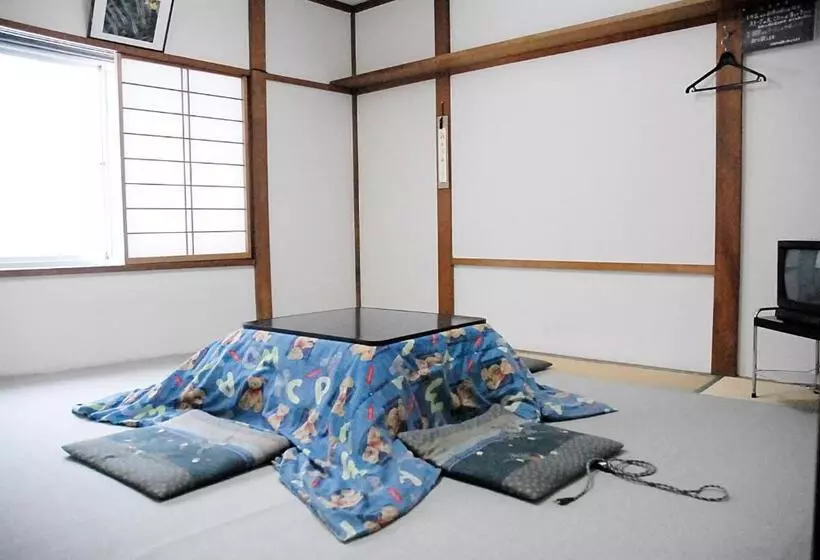 浴室共有のエコノミールーム, Family House Akashiya