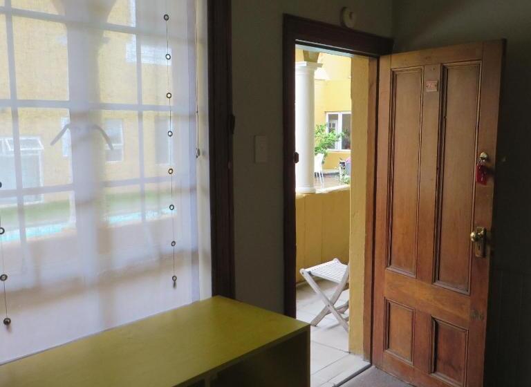 标准间, Ashanti Lodge Backpackers