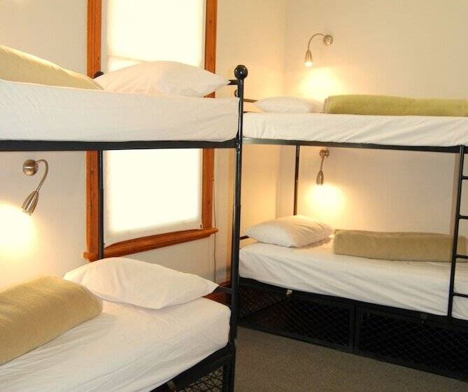 共用房间的床, Ashanti Lodge Backpackers