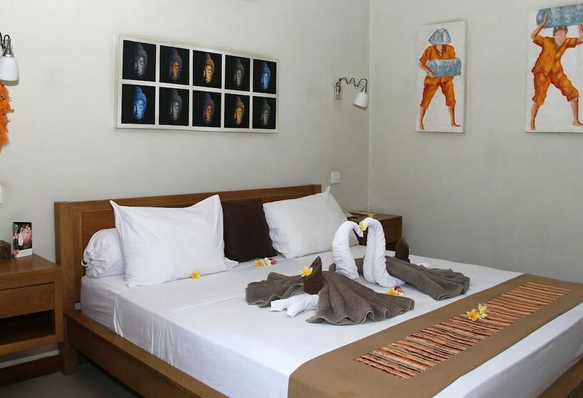 غرفة ديلوكس مطلة على حمام السباحة, Balinea Holiday Home