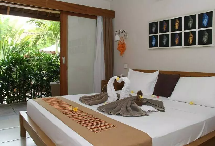 Deluxe Room Pool View
