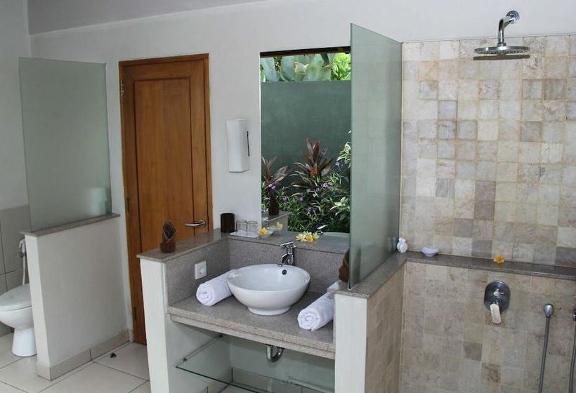 غرفة ديلوكس مطلة على حمام السباحة, Balinea Holiday Home