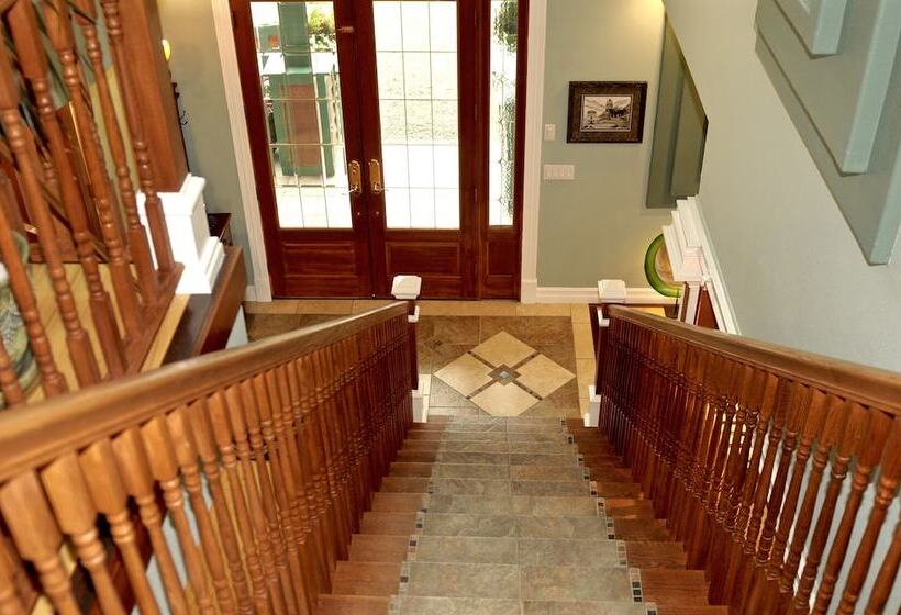 غرفة ديلوكس ذات إطلالة, The Collins Inn And Seaside Cottages   Adults Only