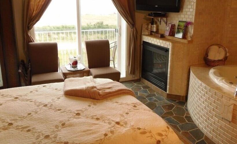 غرفة ديلوكس ذات إطلالة, The Collins Inn And Seaside Cottages   Adults Only