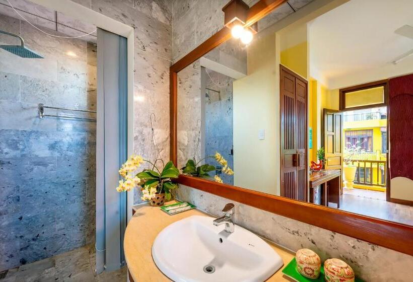 Deluxe room with river view, Riverside Oasis Villa