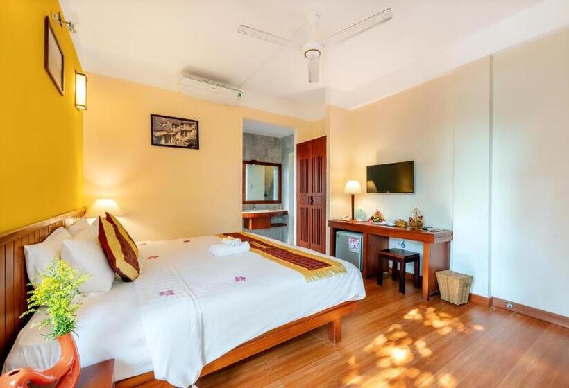 Deluxe room with river view, Riverside Oasis Villa
