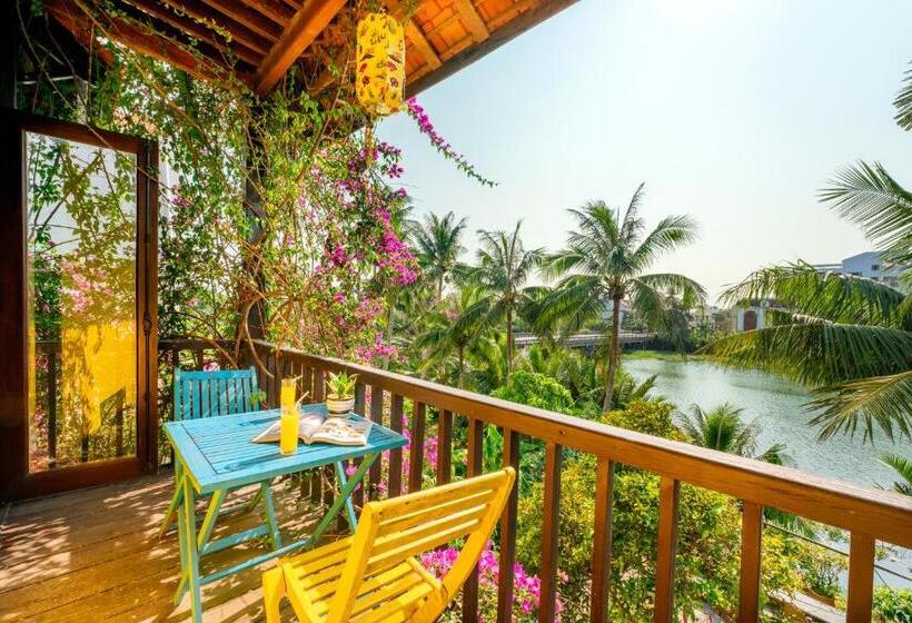 Deluxe room with river view, Riverside Oasis Villa