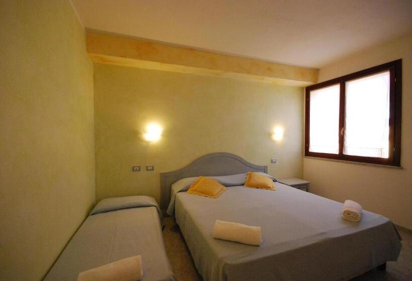 חדר סטנדרט לשלושה, Jasmine