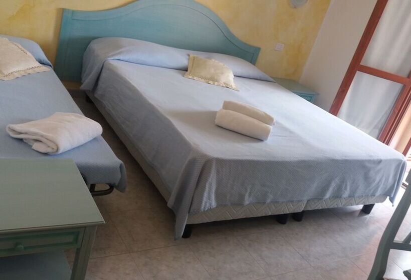 חדר סטנדרט לשלושה, Jasmine