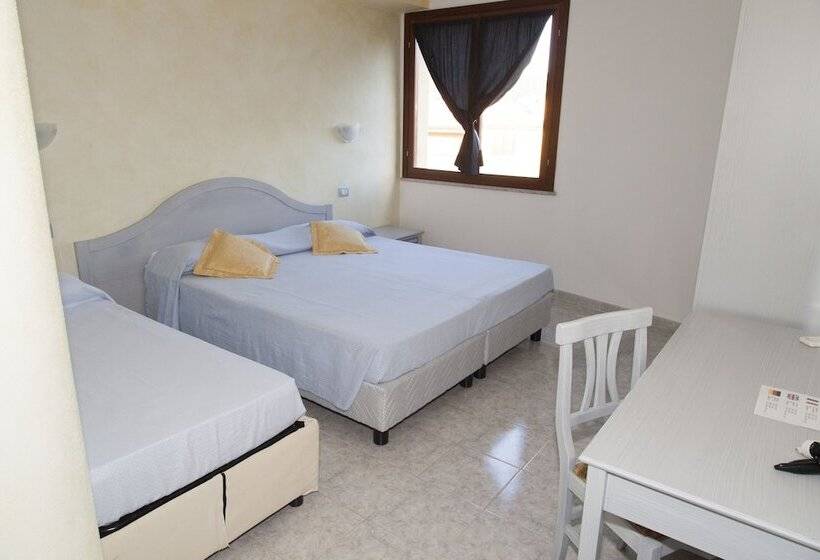 חדר סטנדרט לשלושה, Jasmine