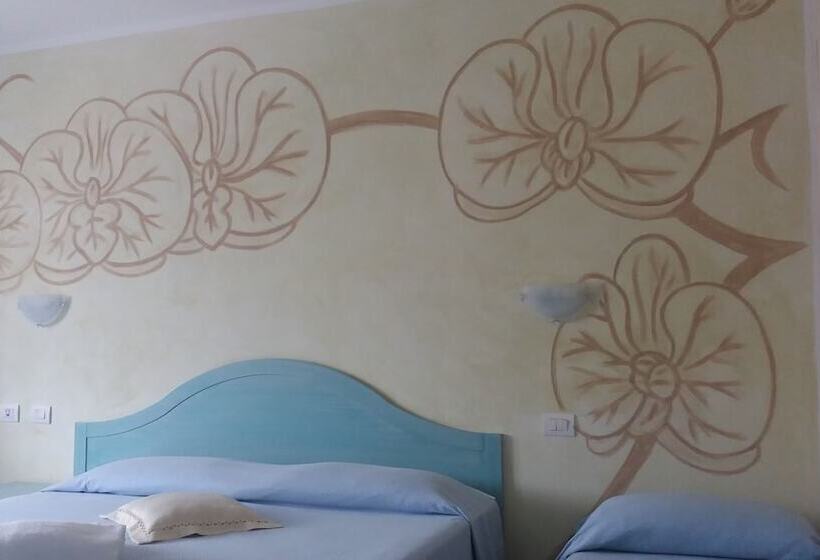 חדר סטנדרט לשלושה, Jasmine