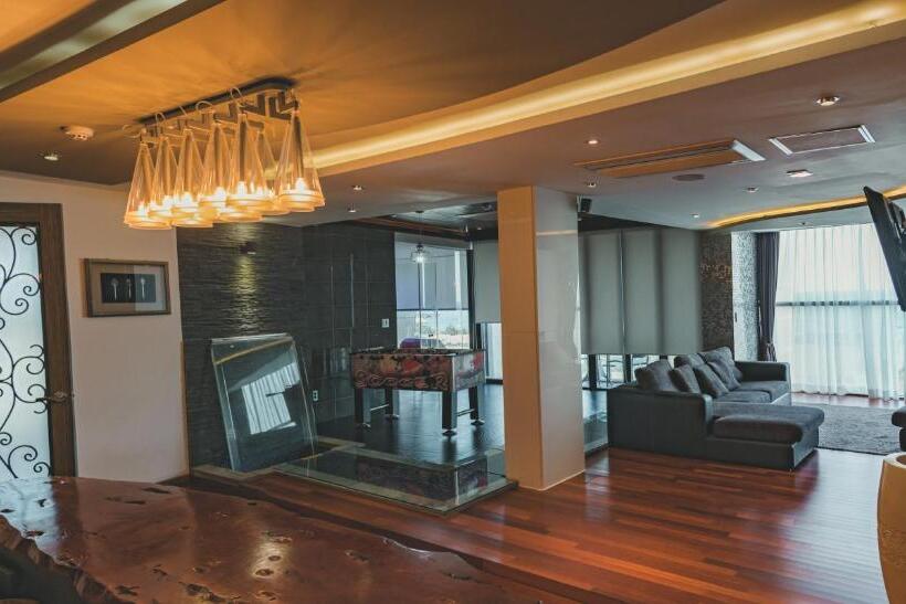 סוויטת פרמיום, Scarboro