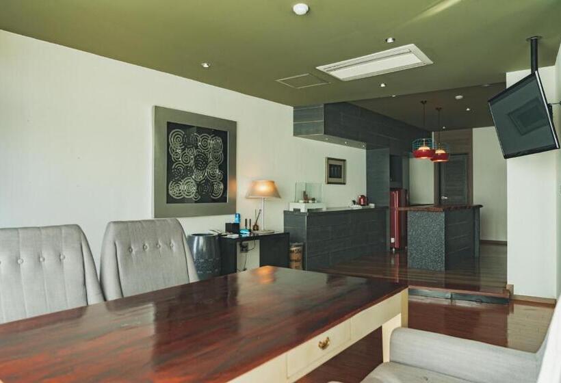 סוויטה משפחתית, Scarboro