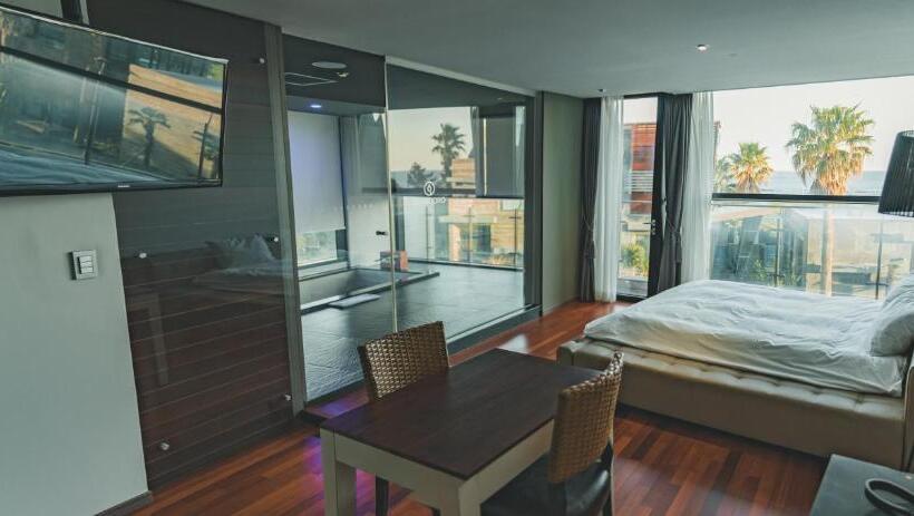 חדר פרמיום, Scarboro