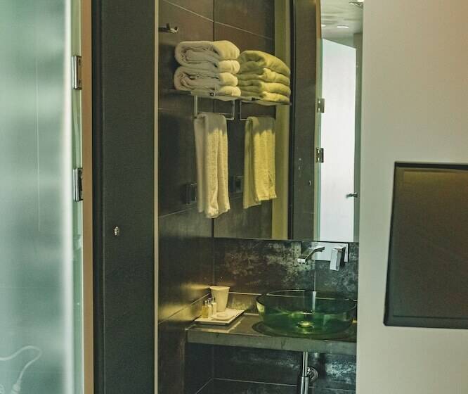 חדר פרמיום, Scarboro