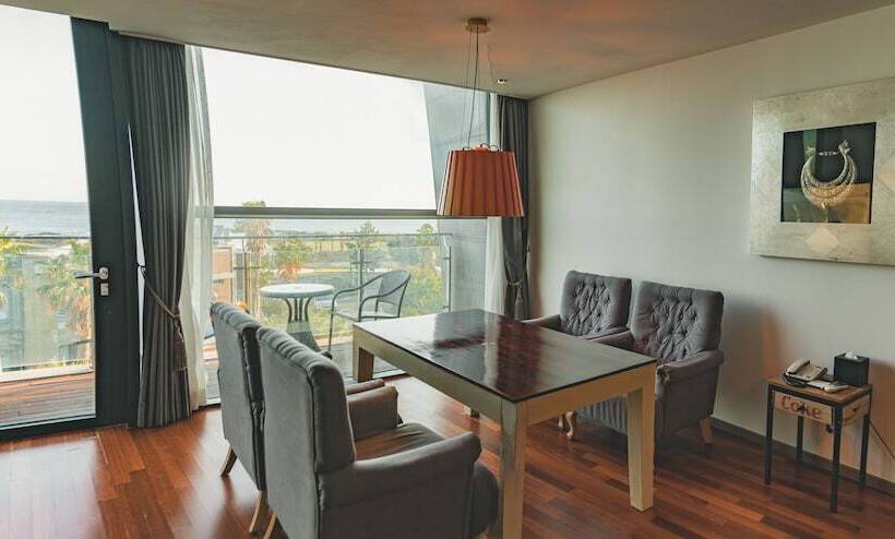 חדר פרמיום, Scarboro