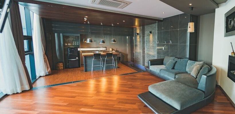 וילה בת חדר שינה 1, Scarboro