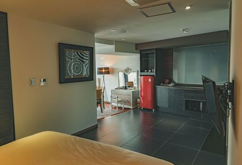 חדר פרמיום, Scarboro