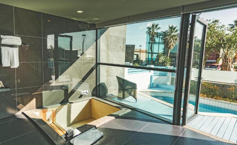 סוויטה משפחתית, Scarboro