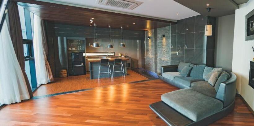 וילה עם חדר שינה אחד ובריכת שחיה, Scarboro