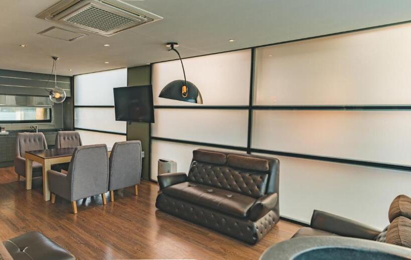 וילה עם חדר שינה אחד ובריכת שחיה, Scarboro