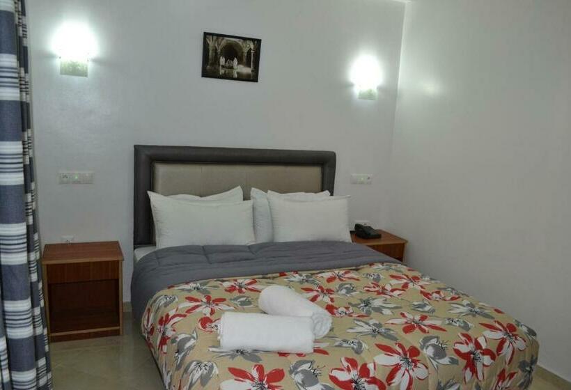 高级大房间, La Place